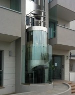 ascensore esterno di acciaio inox e vetro