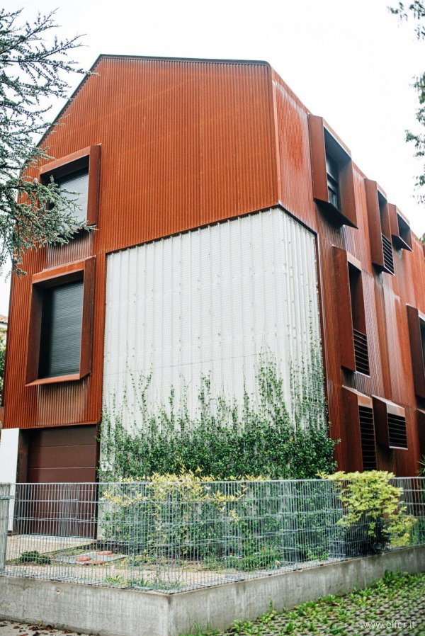 casa rivestita in corten