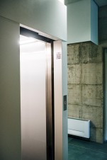porta di piano aperta