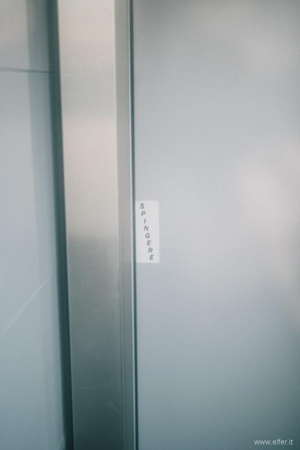 particolare interno porta