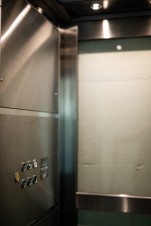 cabina con pulsantiera orizzontale