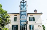 facciata edificio e ascensore