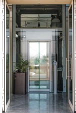 vano e porta ascensore a piano terra